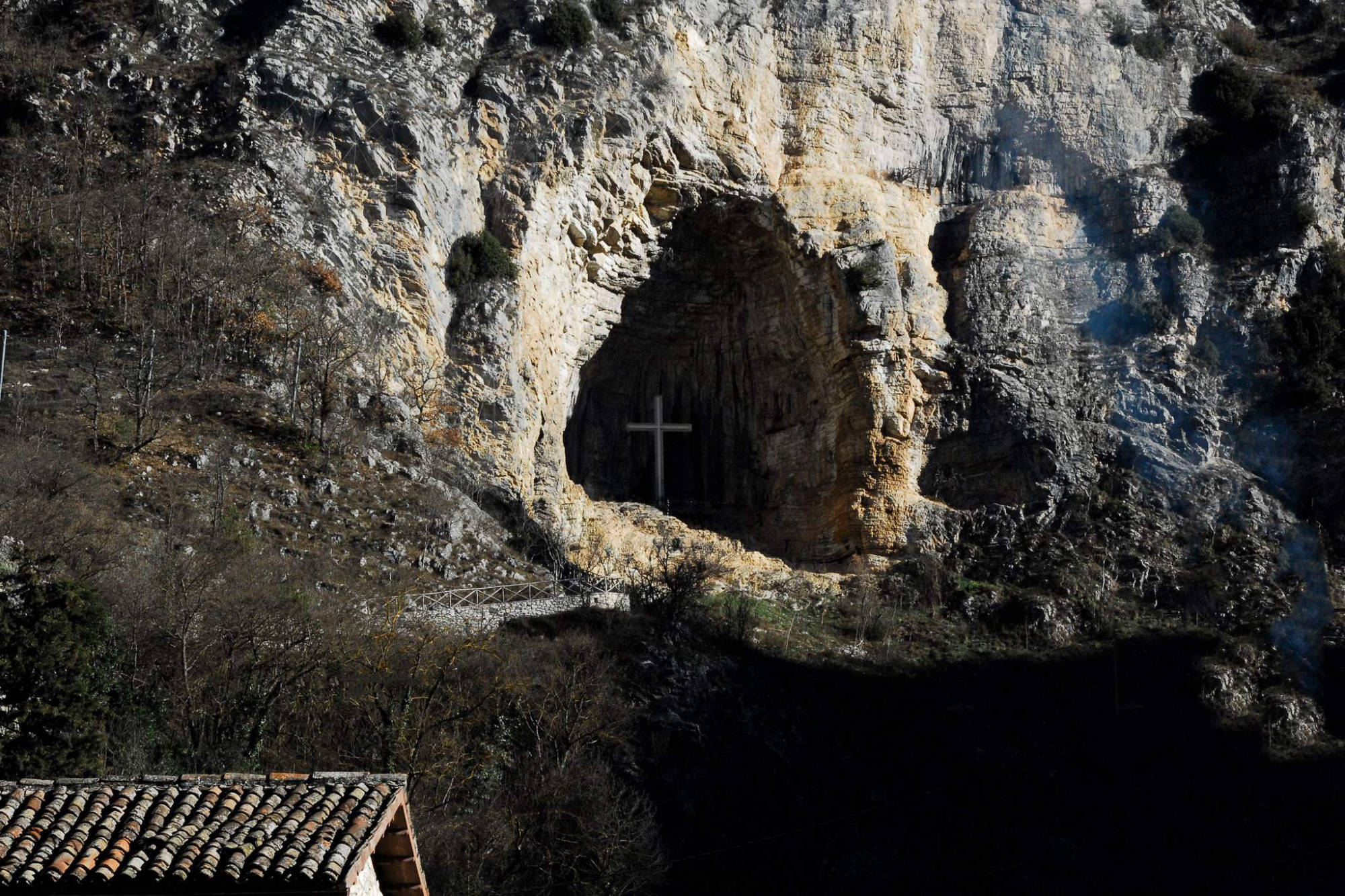  NARRA LA LEGGENDA DI ROCCAPORENA